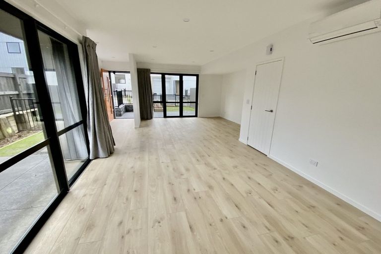 Photo of property in 17b Cessna Crescent, Mangere, Auckland, 2022