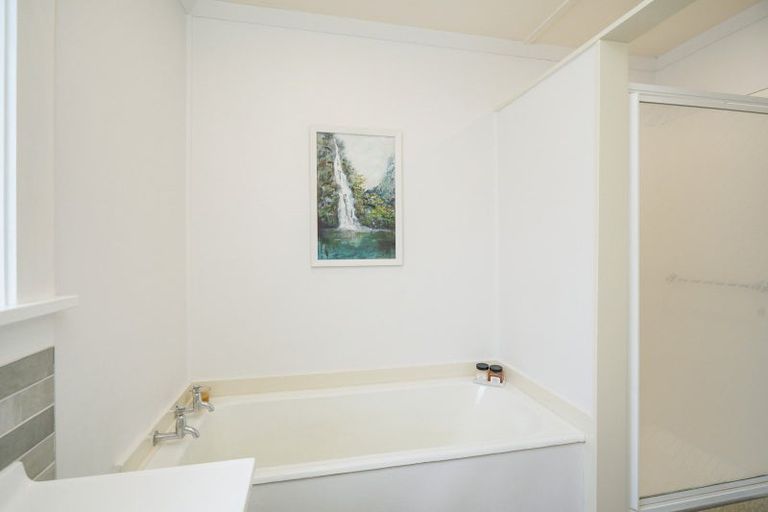 Photo of property in 54 Park Street, Winton, 9720