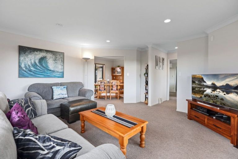 Photo of property in 2 Burnt Oak Drive, Pyes Pa, Tauranga, 3112