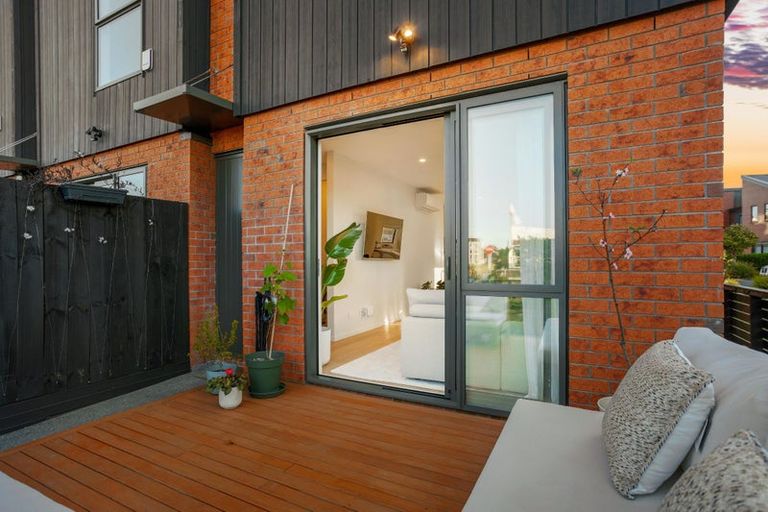 Photo of property in 33 Waka Moana Drive, Hobsonville, Auckland, 0616