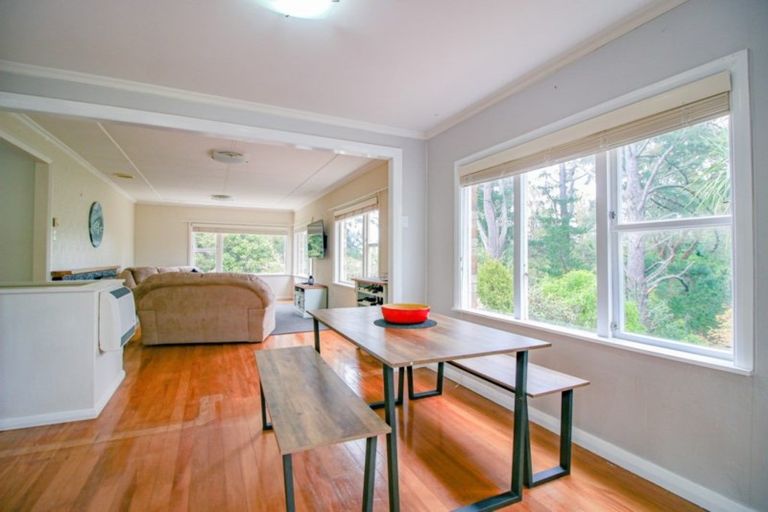 Photo of property in 140 Aokautere Drive, Fitzherbert, Palmerston North, 4410