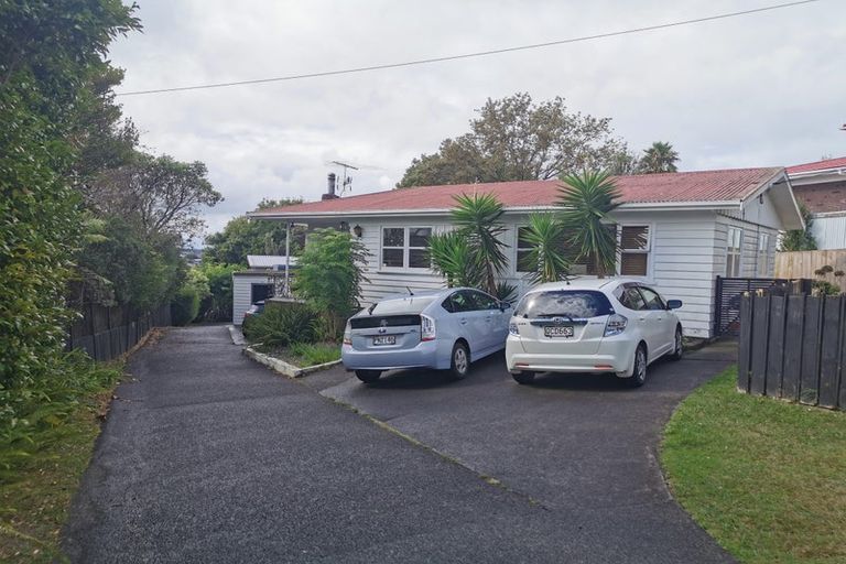 Photo of property in 2/4 Firth Road, Torbay, Auckland, 0630