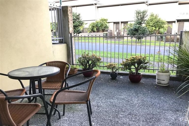 Photo of property in 2/132 Stancombe Road, Flat Bush, Auckland, 2016