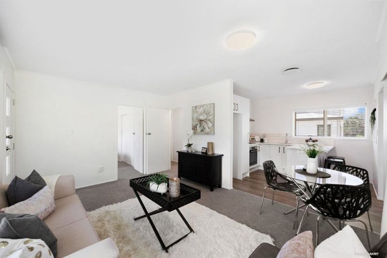 Photo of property in 2/13 Kathleen Street, Totara Vale, Auckland, 0627