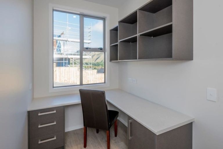 Photo of property in 99 Kakariki Grove, Waikanae, 5036