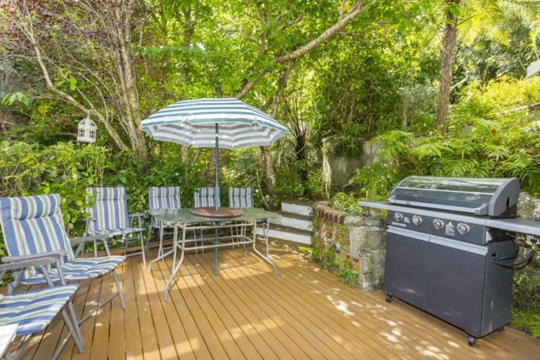 Photo of property in 135 Pinehaven Road, Pinehaven, Upper Hutt, 5019