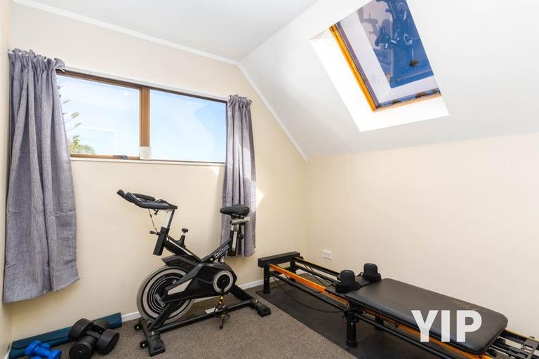 Photo of property in 2/154 Newlands Road, Newlands, Wellington, 6037