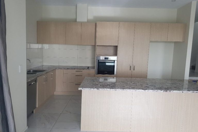 Photo of property in 12 Butler Stoney Crescent, Silverdale, 0932