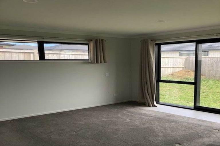 Photo of property in 4 James Elliot Way, Pokeno, 2402