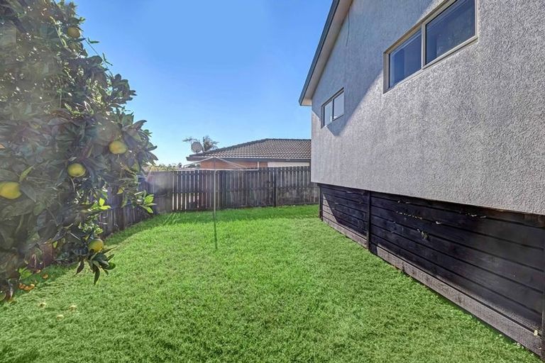 Photo of property in 2/8 Anglers Way, Wattle Downs, Auckland, 2102