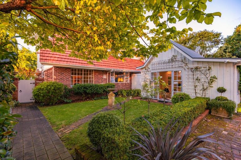 Photo of property in 84 Parkes Avenue, Saint Johns Hill, Whanganui, 4501