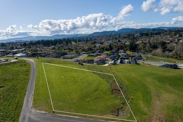 Photo of property in 52 Great Road West, Matipo Heights, Rotorua, 3015