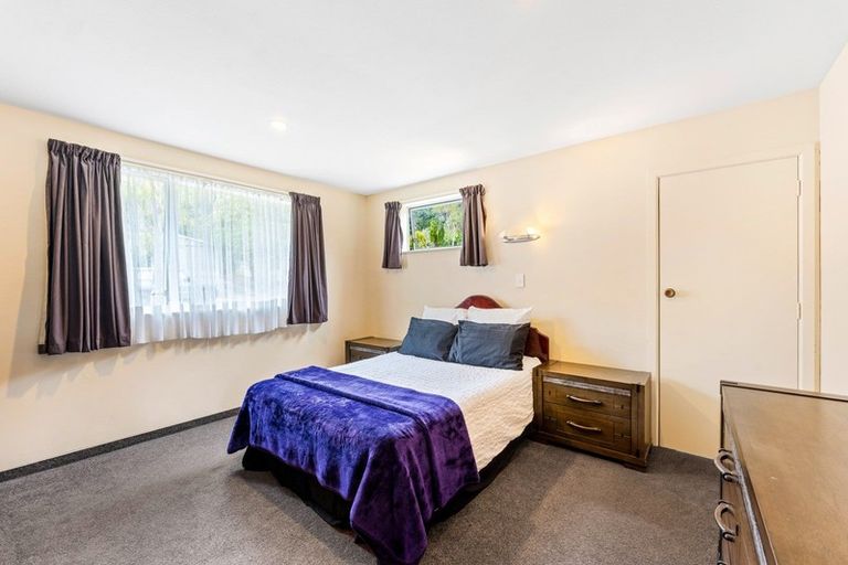 Photo of property in 17 Zeala Grove, Stokes Valley, Lower Hutt, 5019