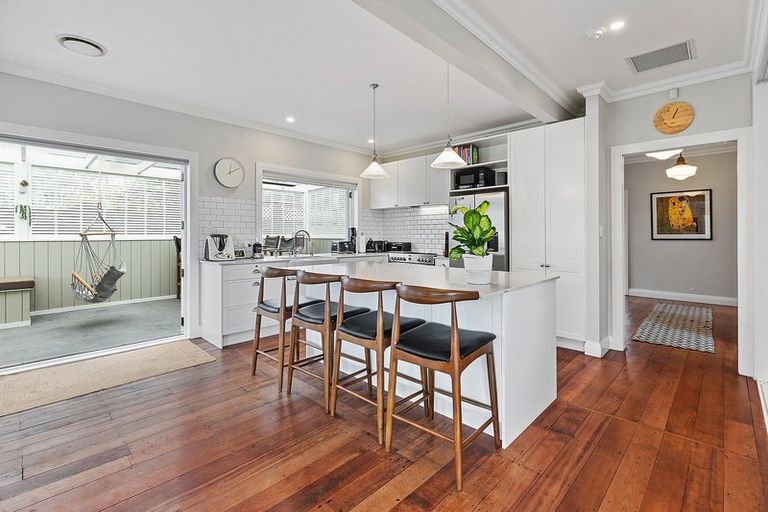 Photo of property in 90 Melbourne Road, Island Bay, Wellington, 6023