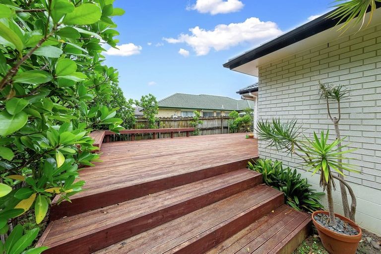 Photo of property in 19 Trovare Place, Golflands, Auckland, 2013