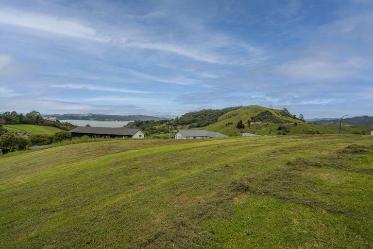 Photo of property in 5 Tironui Place, Whitianga, 3510