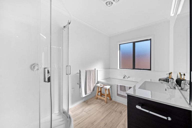 Photo of property in 1 Molesworth Street, Carterton, 5713