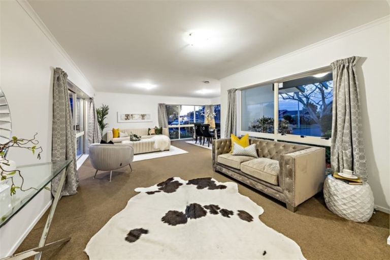 Photo of property in 21 Crescent Hills Court, Northpark, Auckland, 2013