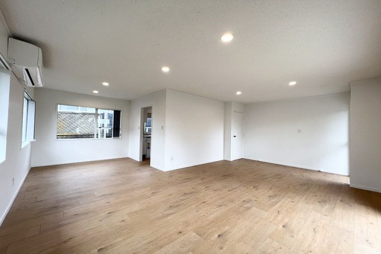 Photo of property in 1/7 Becroft Drive, Forrest Hill, Auckland, 0620