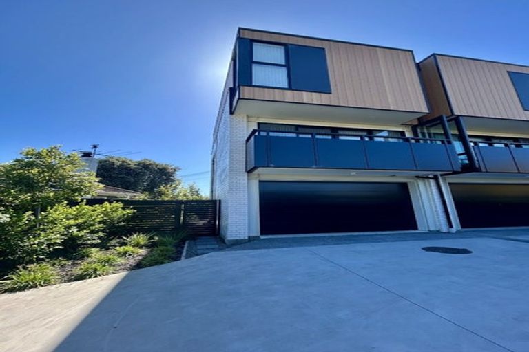 Photo of property in 15 Tiraumea Drive, Pakuranga, Auckland, 2010