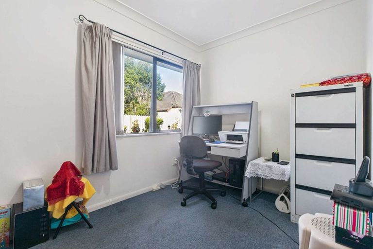 Photo of property in 16 Ewhurst Place, Goodwood Heights, Auckland, 2105