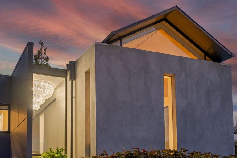 Photo of property in 100 Glandovey Road, Fendalton, Christchurch, 8052