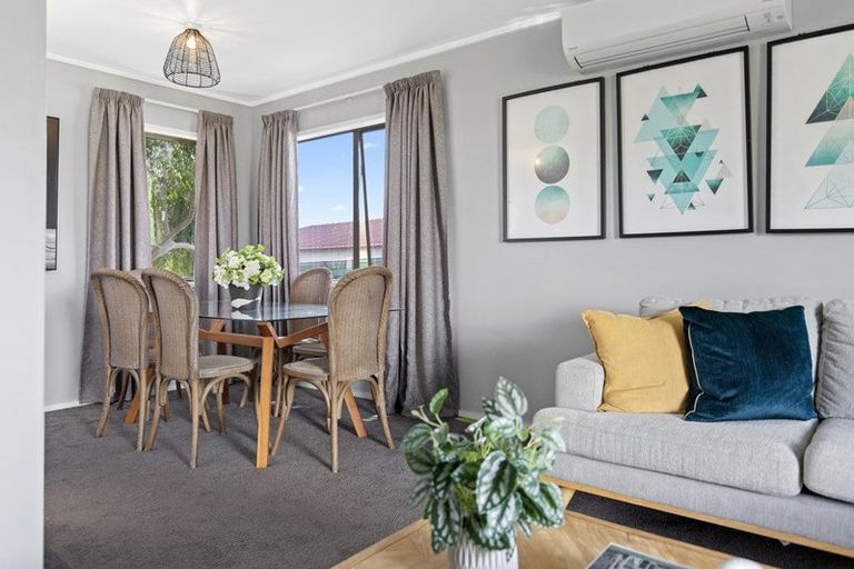 Photo of property in 3 Iris Place, Clendon Park, Auckland, 2103