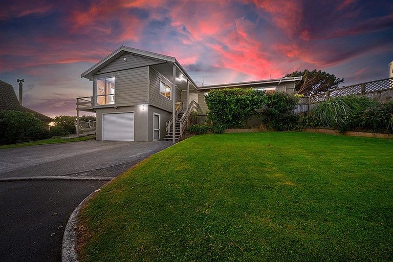 Photo of property in 82 Beacon Hill Road, Strathmore Park, Wellington, 6022