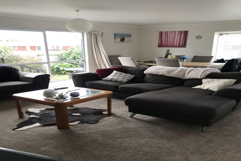 Photo of property in 1/28 Rewarewa Road, Te Atatu Peninsula, Auckland, 0610