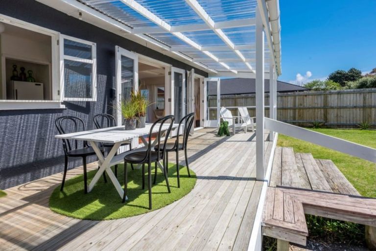 Photo of property in 45 Te Moana Road, Waikanae Beach, Waikanae, 5036