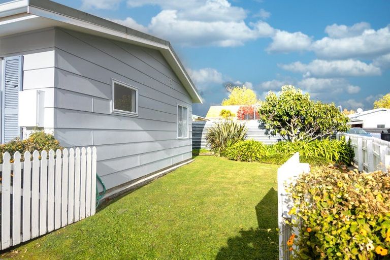 Photo of property in 19 Coromandel Court, Roslyn, Palmerston North, 4414