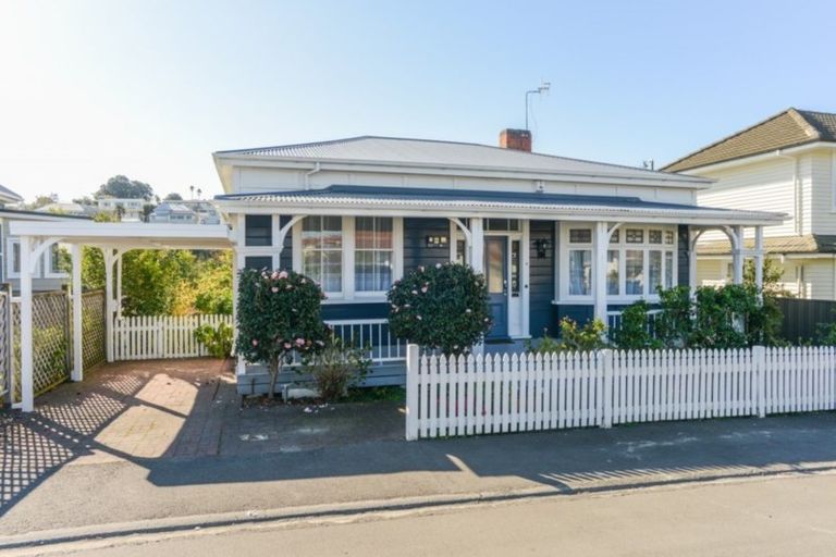 Photo of property in 5 May Avenue, Hospital Hill, Napier, 4110