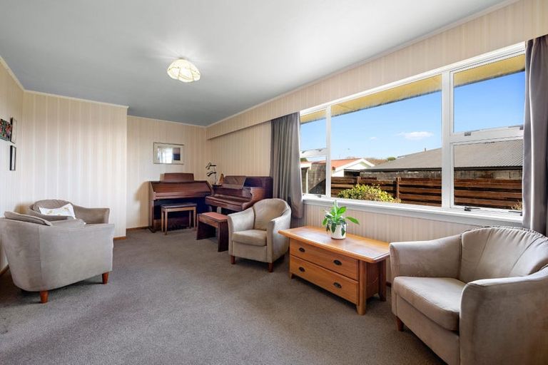 Photo of property in 5 Smith Road, Merrilands, New Plymouth, 4312