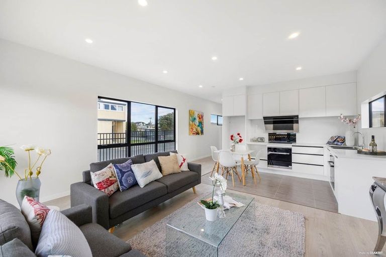 Photo of property in 63 Flanshaw Road, Te Atatu South, Auckland, 0610