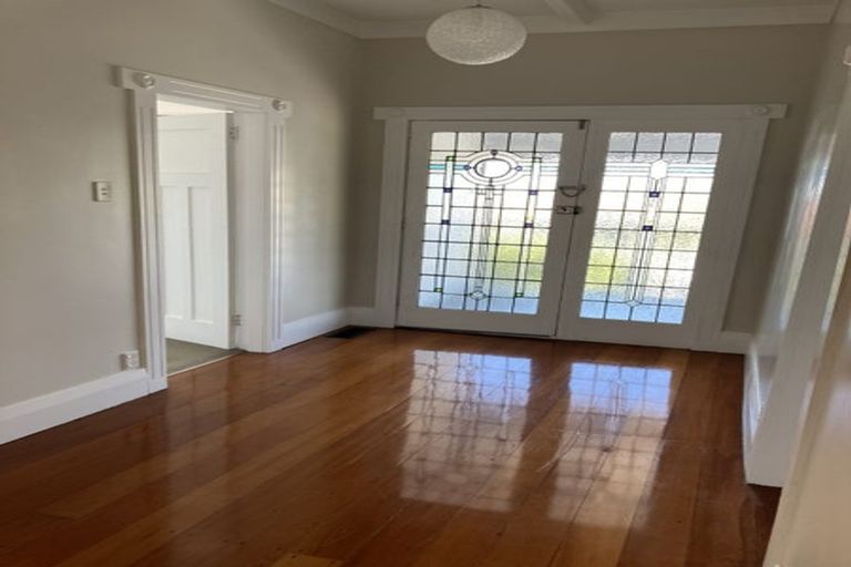 Photo of property in 1/46 Old Lake Road, Narrow Neck, Auckland, 0624