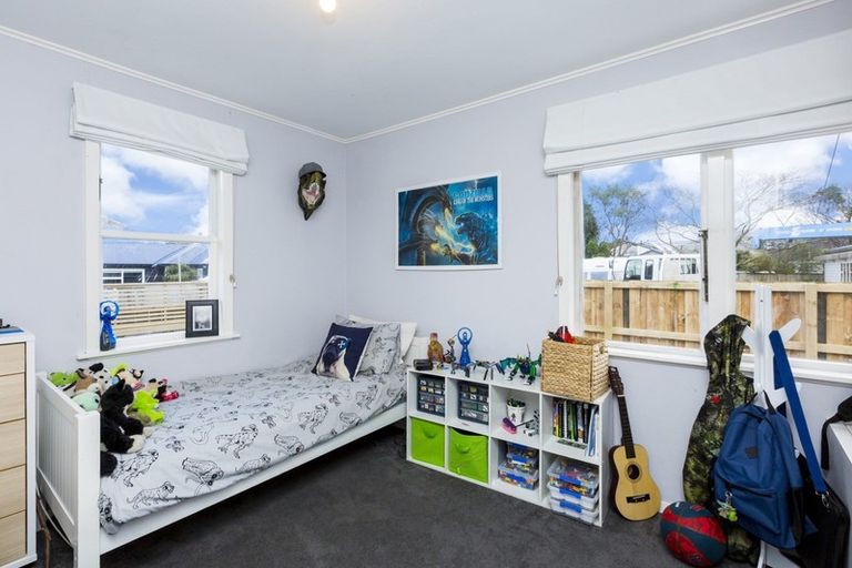 Photo of property in 16 Robertson Street, Elderslea, Upper Hutt, 5018