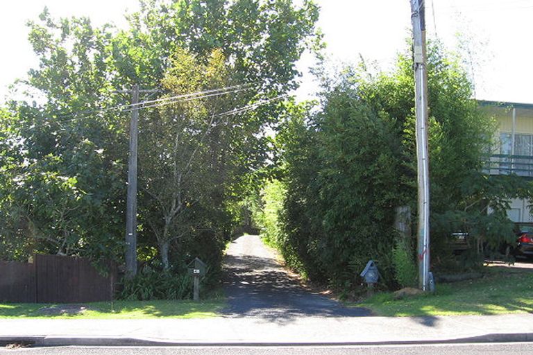 Photo of property in 2/42 Woodlands Crescent, Browns Bay, Auckland, 0630