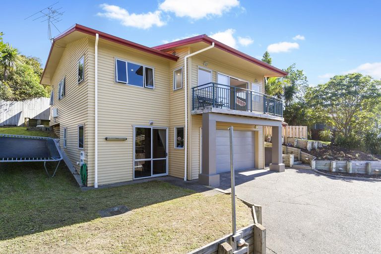 Photo of property in 10c Earl Road, Titirangi, Auckland, 0604