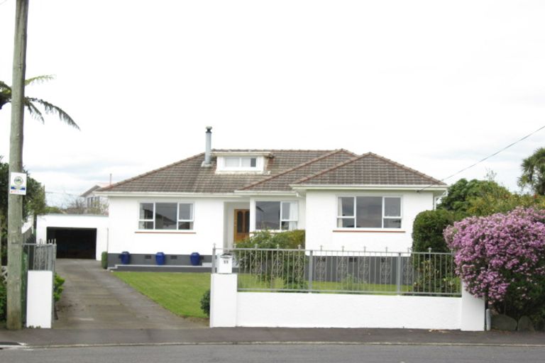 Photo of property in 11 Strandon Place, Strandon, New Plymouth, 4312