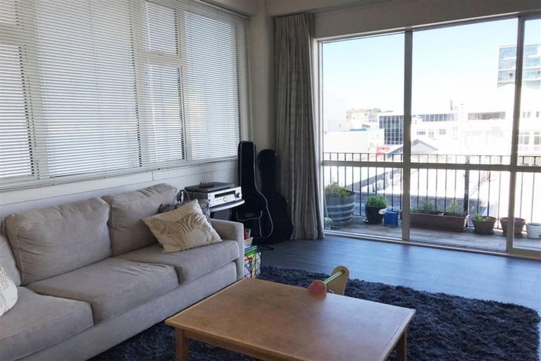 Photo of property in De Vere Apartments, 10/23 Tennyson Street, Te Aro, Wellington, 6011
