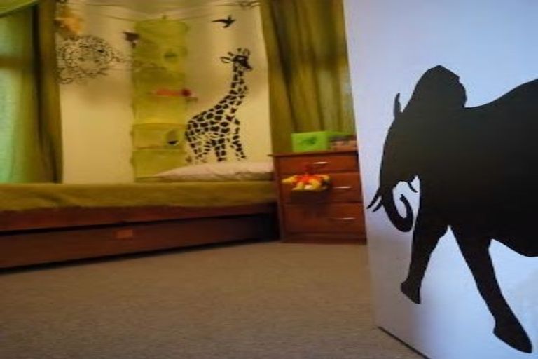 Photo of property in 28 Porterfield Street, Macandrew Bay, Dunedin, 9014