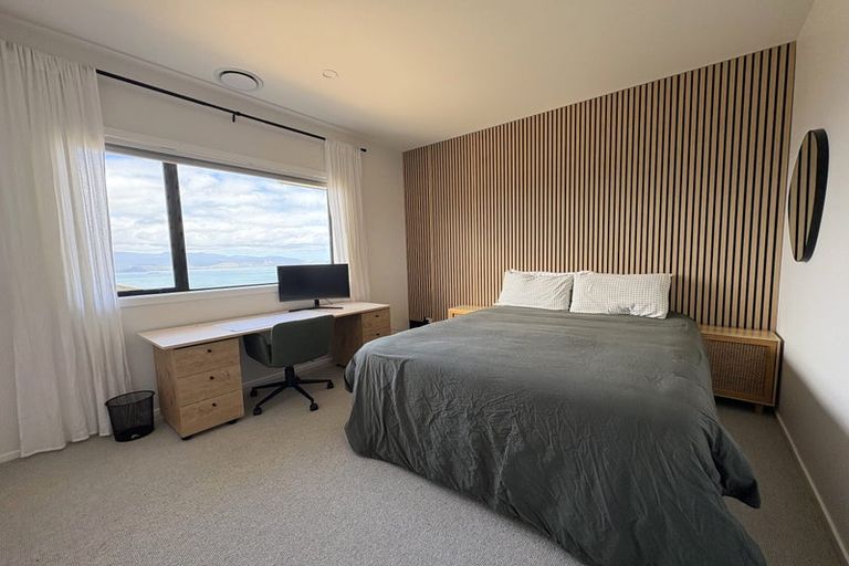 Photo of property in 37 Boeing Way, Newlands, Wellington, 6037