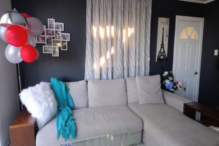 Photo of property in 2/80 Seaview Road, Castor Bay, Auckland, 0620