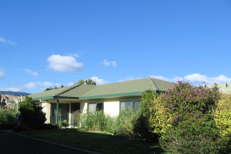 Photo of property in 22 Realm Drive, Paraparaumu, 5032