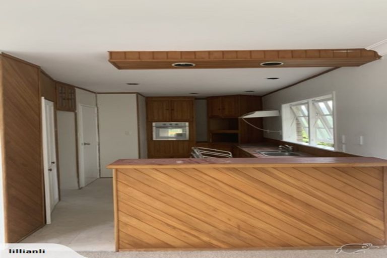 Photo of property in 82 Woodlands Crescent, Browns Bay, Auckland, 0630