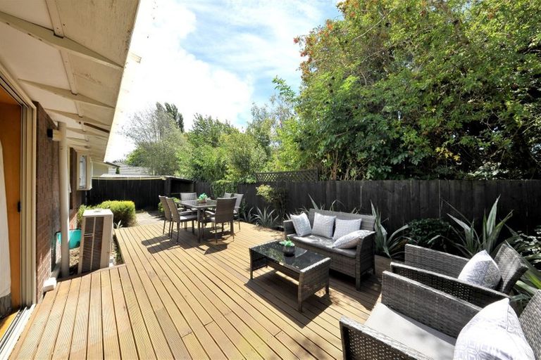 Photo of property in 2/76 Staveley Street, Avonhead, Christchurch, 8042