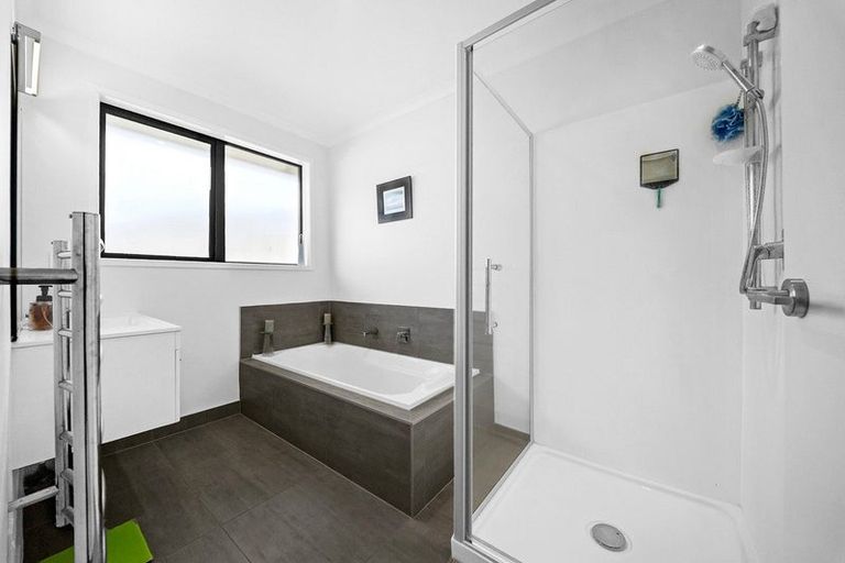 Photo of property in 13a Helenvale Crescent, Pokeno, 2402