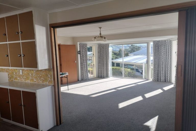 Photo of property in 79 Beazley Avenue, Paparangi, Wellington, 6037