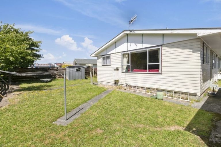 Photo of property in 2/312 Wellington Road, Wainuiomata, Lower Hutt, 5014