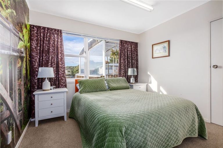 Photo of property in 64 Ernest Street, Ranui, Porirua, 5024
